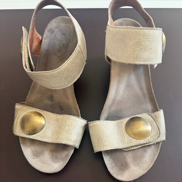 Taos Women’s Carousel 2 Wedge Sandal – Tan Leather – Size 38 (US 7.5–8) - Picture 1 of 6